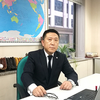 総経理　于 文業　YU WEN YE